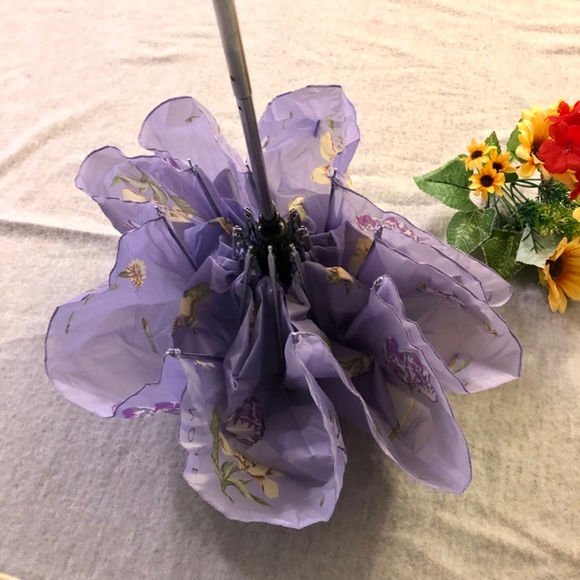 NWOT - Lovely Lavender Floral Umbrella - Picture 13 of 16